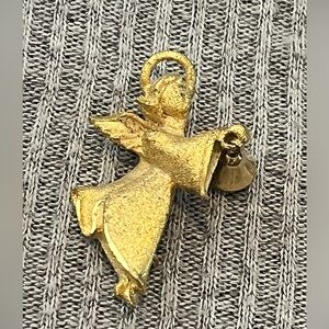 Vintage 1970s Robyn Rush branded gold tone angel with bell brooch / pin